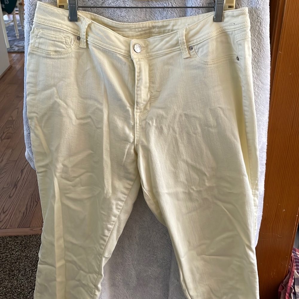 Womens size 16 capris